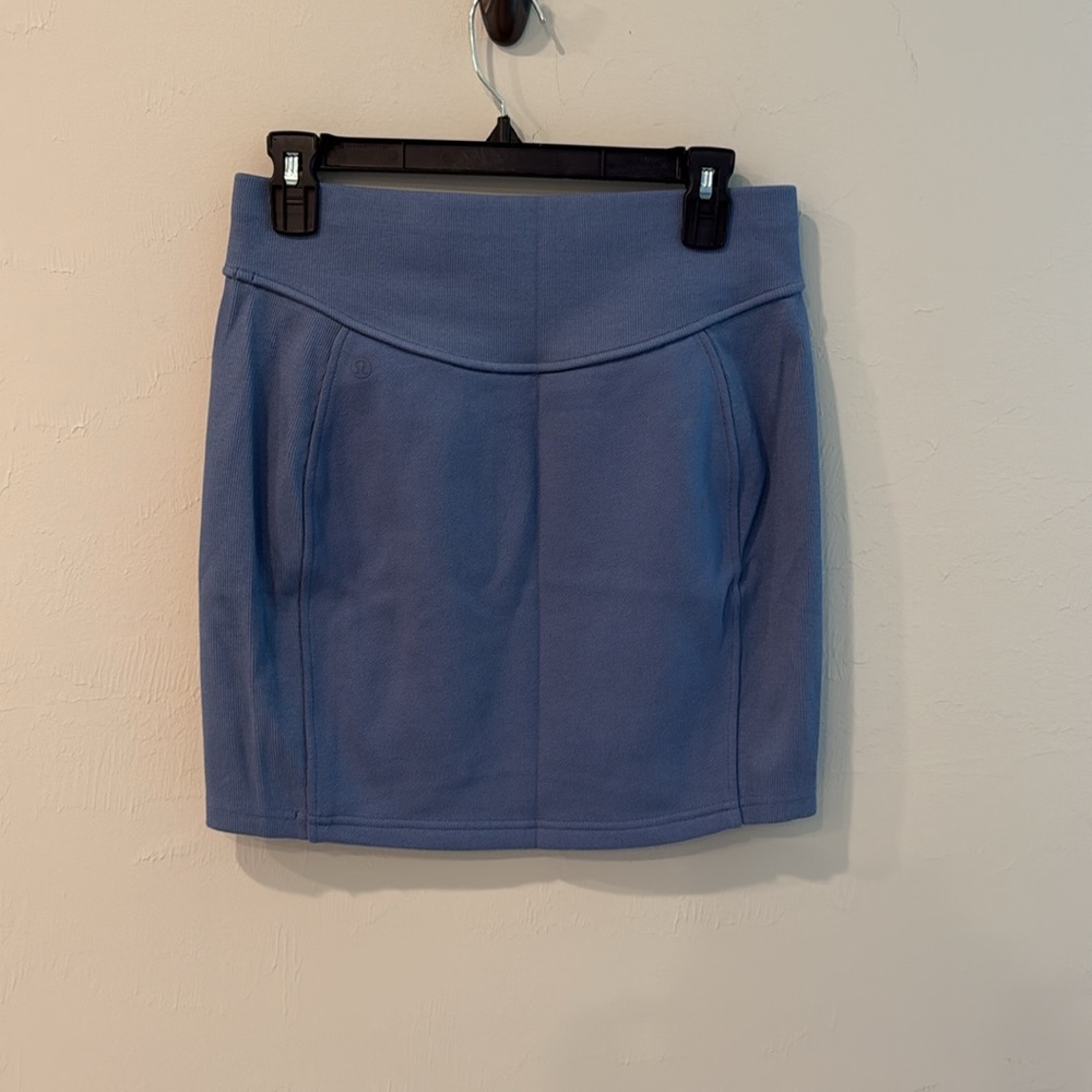 Lululemon Scuba High-Rise Mini Skirt - Picture 2 of 3